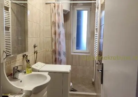 Izdajem dvosoban stan, Novi Beograd, Otona Zupančića 50 m2 - 3/8