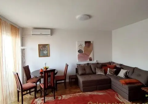 Izdajem dvosoban stan, Novi Beograd, Otona Zupančića 50 m2 - 4/8