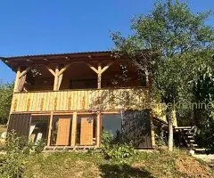 Lepa nova brvnara u Vrdniku se izdaje na dan ili vise