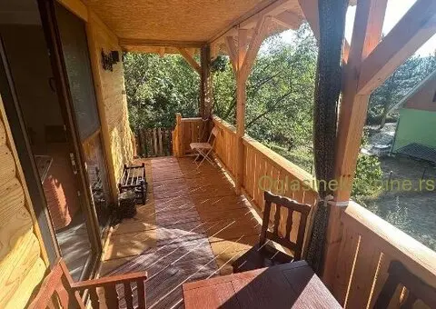 Lepa nova brvnara u Vrdniku se izdaje na dan ili vise - 3/10