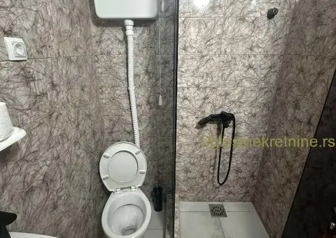 Lepa nova brvnara u Vrdniku se izdaje na dan ili vise - 6/10