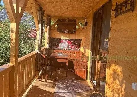 Lepa nova brvnara u Vrdniku se izdaje na dan ili vise - 7/10