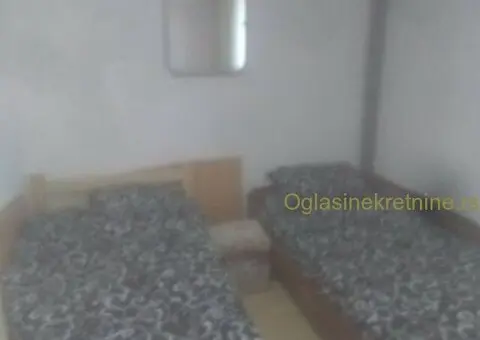 Smestaj za terenske radnike u dvokrevetnim i trokrevetnim sobama sa kupatilom - 1/8