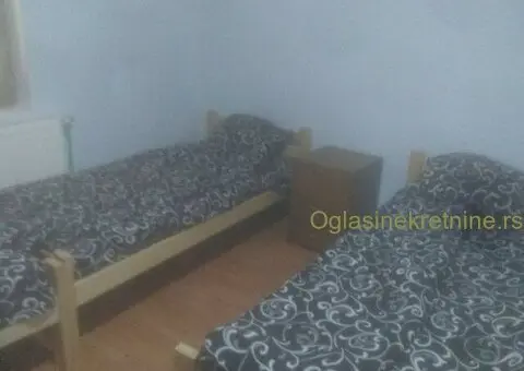 Smestaj za terenske radnike u dvokrevetnim i trokrevetnim sobama sa kupatilom - 5/8