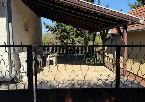 Porodična kuća sa velikim placem i kompletnom infrastrukturom - 3/8