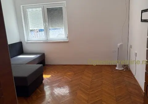 Porodična kuća sa velikim placem i kompletnom infrastrukturom - 4/8