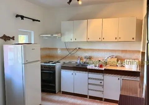 Porodična kuća sa velikim placem i kompletnom infrastrukturom - 7/8