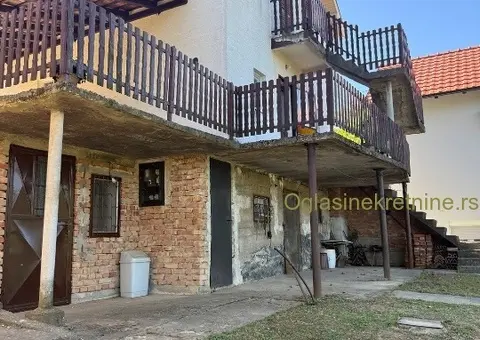 Porodična kuća sa velikim placem i kompletnom infrastrukturom - 8/8