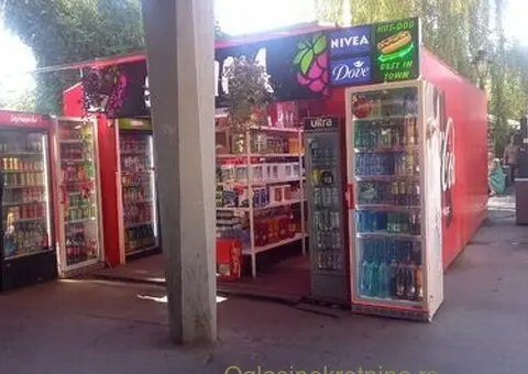 Izdaje se 25 kvadrata kiosk lokal centar Zemuna kod robne kuće