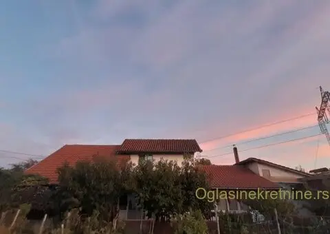 Prodajem kuću u Požarevcu – Cara Dušana, 130 m², 33 ara plac - 1/3