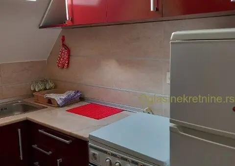 Izdajem stan u Borči (Drinske Divizije) - 2/8