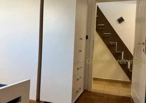 Stan sa galerijom u Novom Sad - 10/14