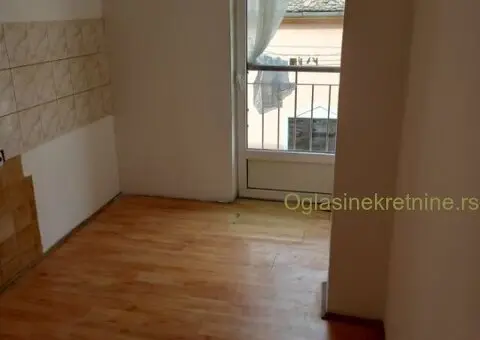 Stan kod železničke stanice - 1/4