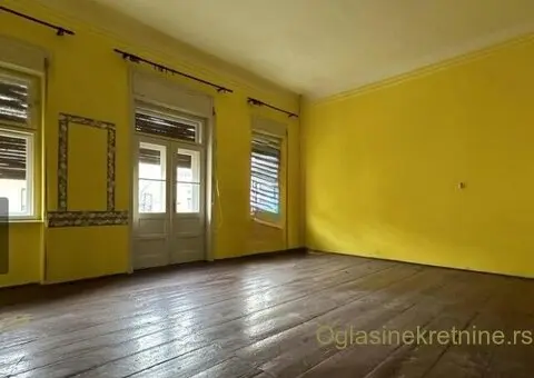 Prodaje se ceo sprat-vise stanova u centru Sombora - 1/6