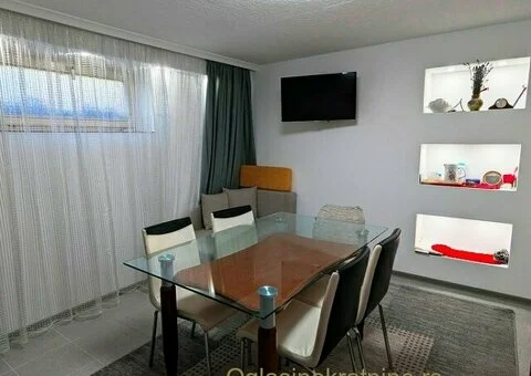 Porodična kuća 230 m² + pomoćni objekat 240 m² – idealno i za posao! - 8/15