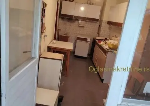 Prodajem jednosoban stan u Brace Jerkovic - 10/15