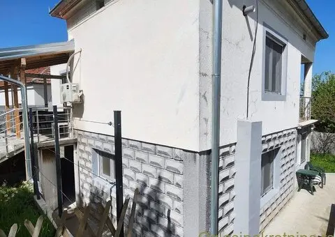 Sredjena kuca 200m2 sa visokim zidovima i potpuno privatnoscu-4km od Soko Banje-Resnik - 2/15