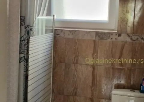 Sredjena kuca 200m2 sa visokim zidovima i potpuno privatnoscu-4km od Soko Banje-Resnik - 8/15
